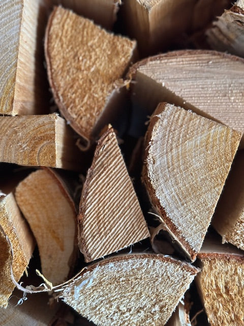 Polttopuu - Lähikuva koivuklapeista